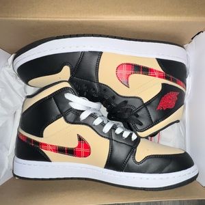 Air Jordan 1 Mid SE / Christmas edition / Tartan Swoosh